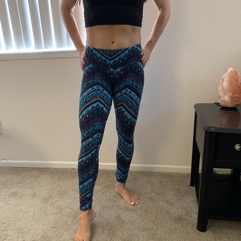 ALO yoga leggings- Super comfortable and fun!